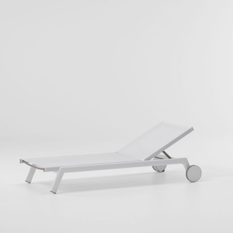 molo_deckchair_with_wheels.jpg